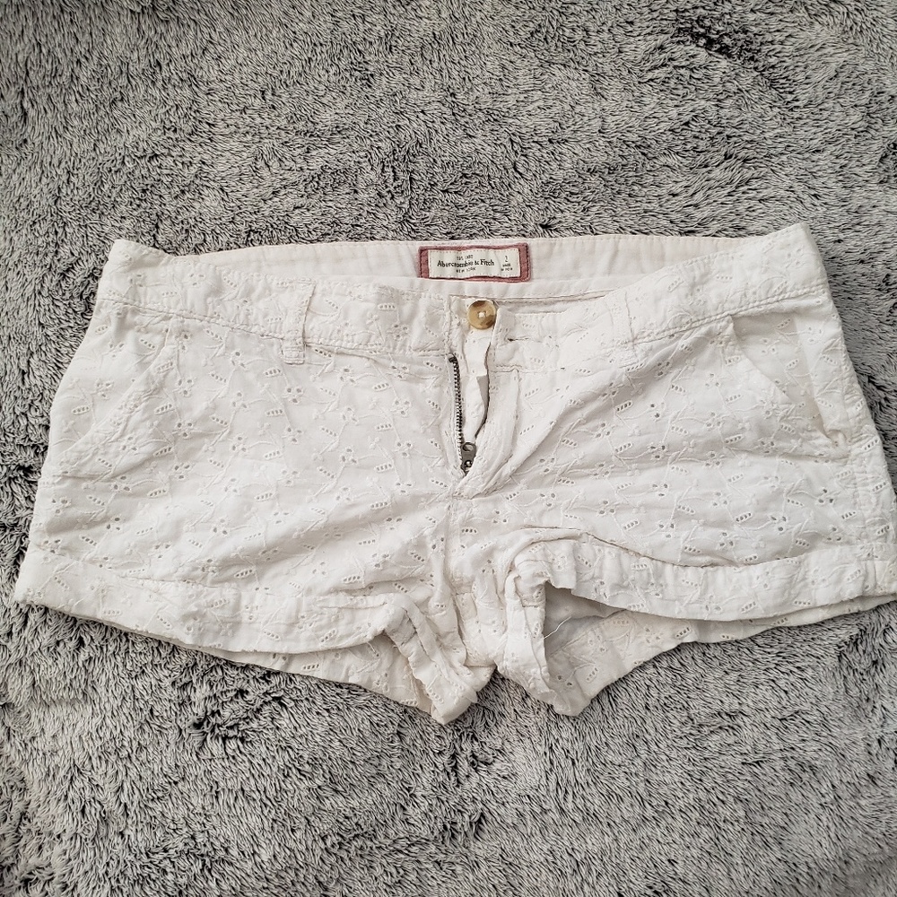 Used Sz 2 White Lace Abercrombie and Fitch Shorts